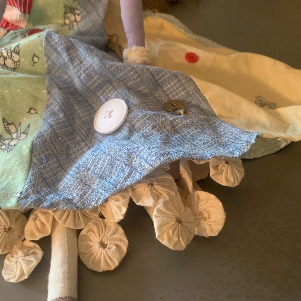 Tender Heart Treasures, CLOTH rag doll..2003. Doll is 21 inches tall. BEAUTIFUL. - Picture 3 of 11
